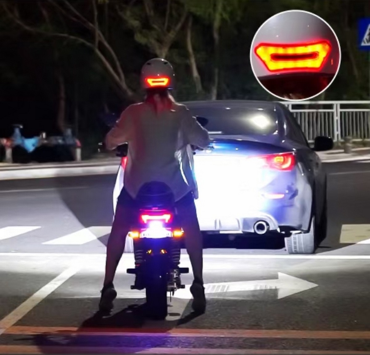 шлем с мотоциклетным освещением