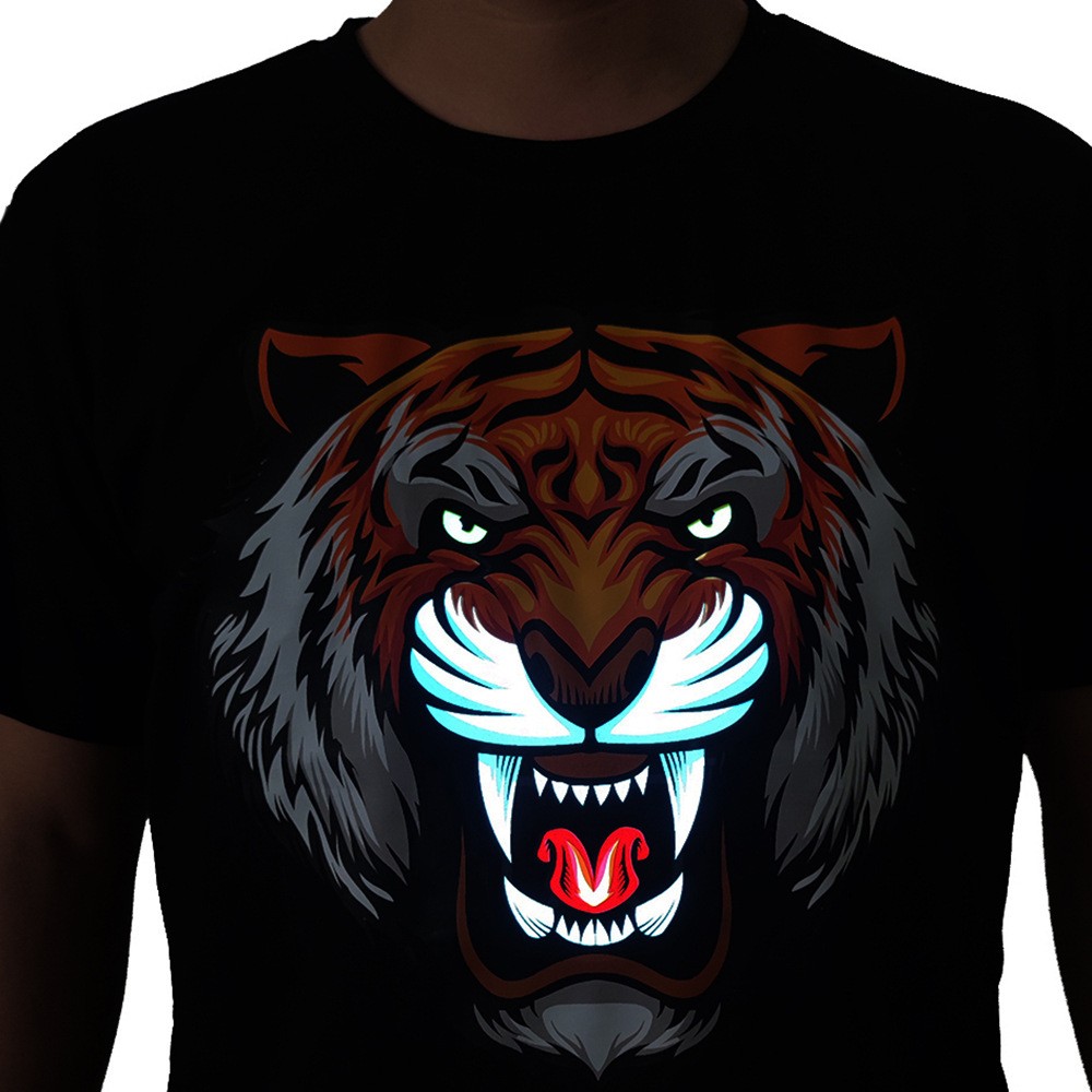 футболка с изображением тигра и мигающим светом