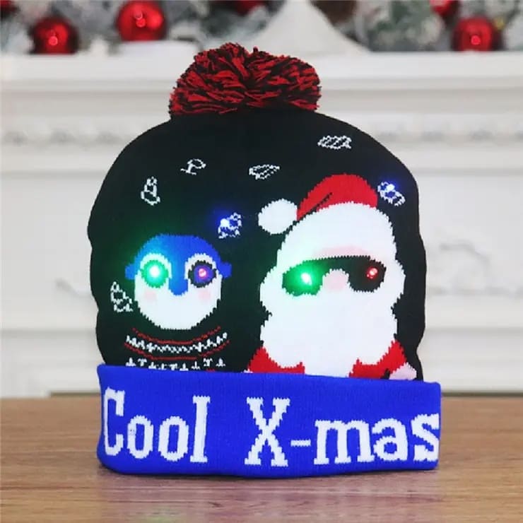 Зимняя шапка со светящимся новогодним помпоном со светодиодными лампочками - COOL X-MAS