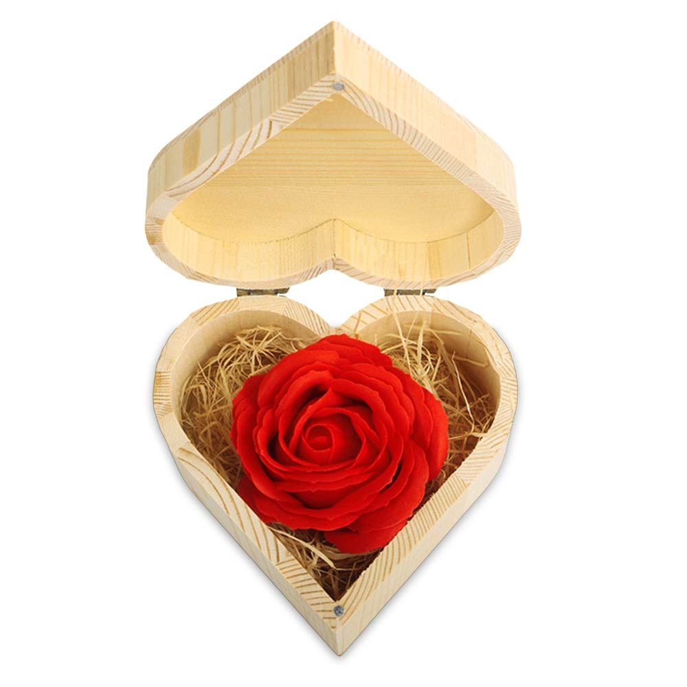 Мыльные розы в деревянной коробочке в форме сердца