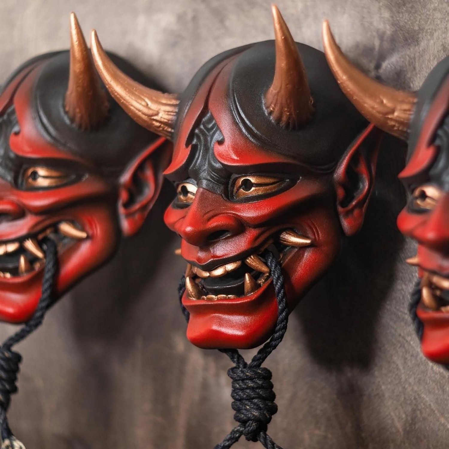 Маска головы демона на Хэллоуин - японский мотив