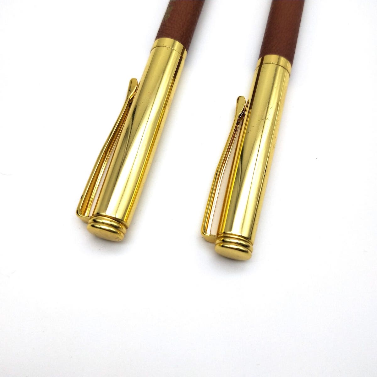 роскошная золотая шариковая ручка с кожей