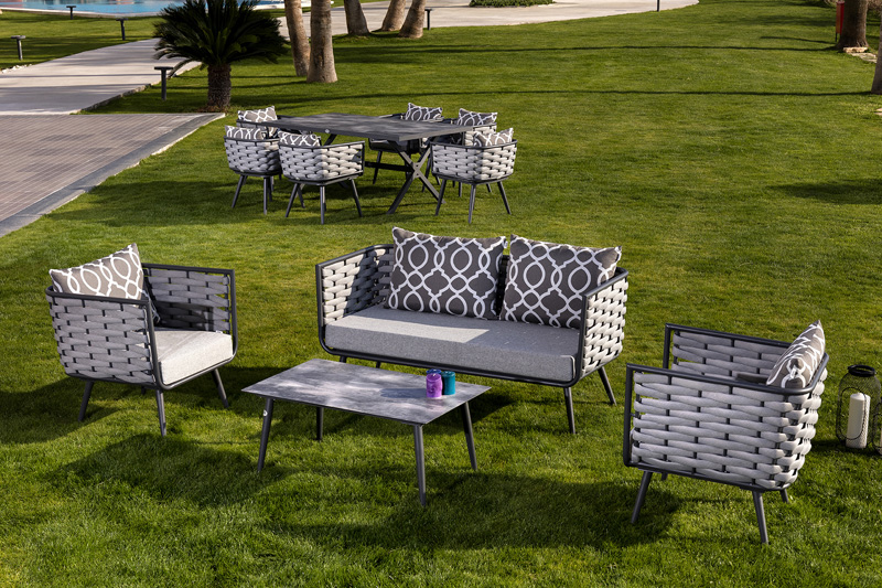 Роскошное кресло для сада или террасы с высококачественной алюминиевой конструкцией элегантного серого цвета.