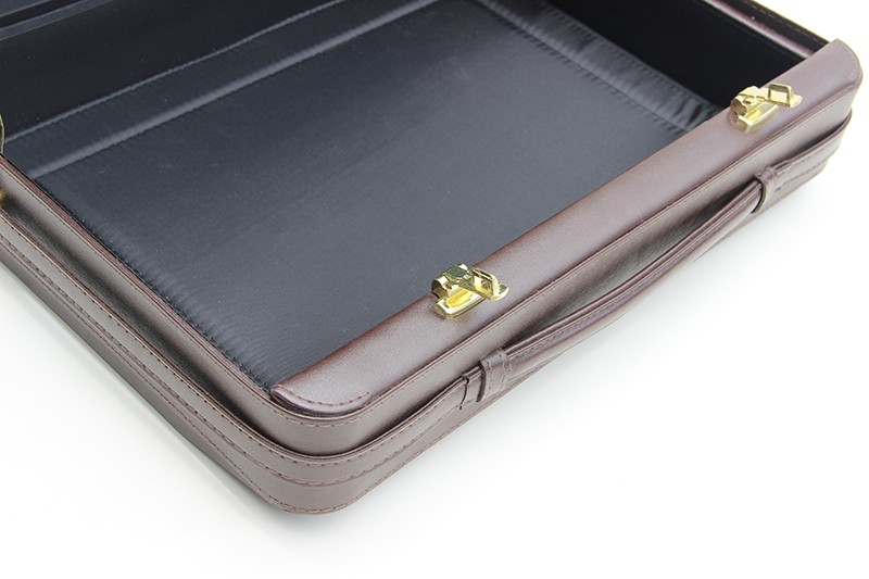 кожаный чемодан для ноутбука и ноутбука