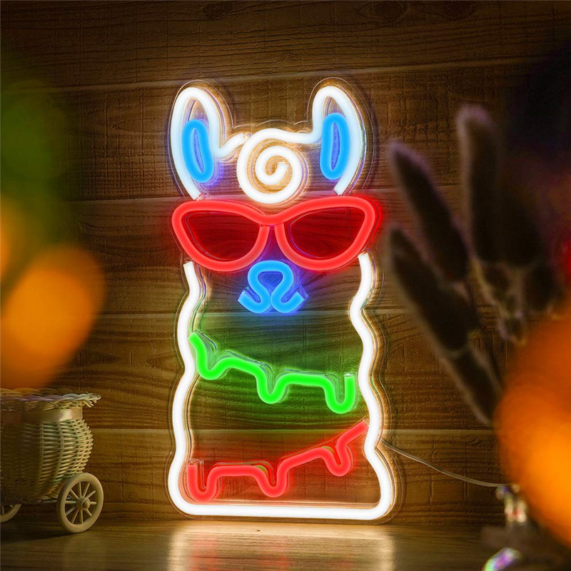 неоновая подсветка логотипа ламы на стене