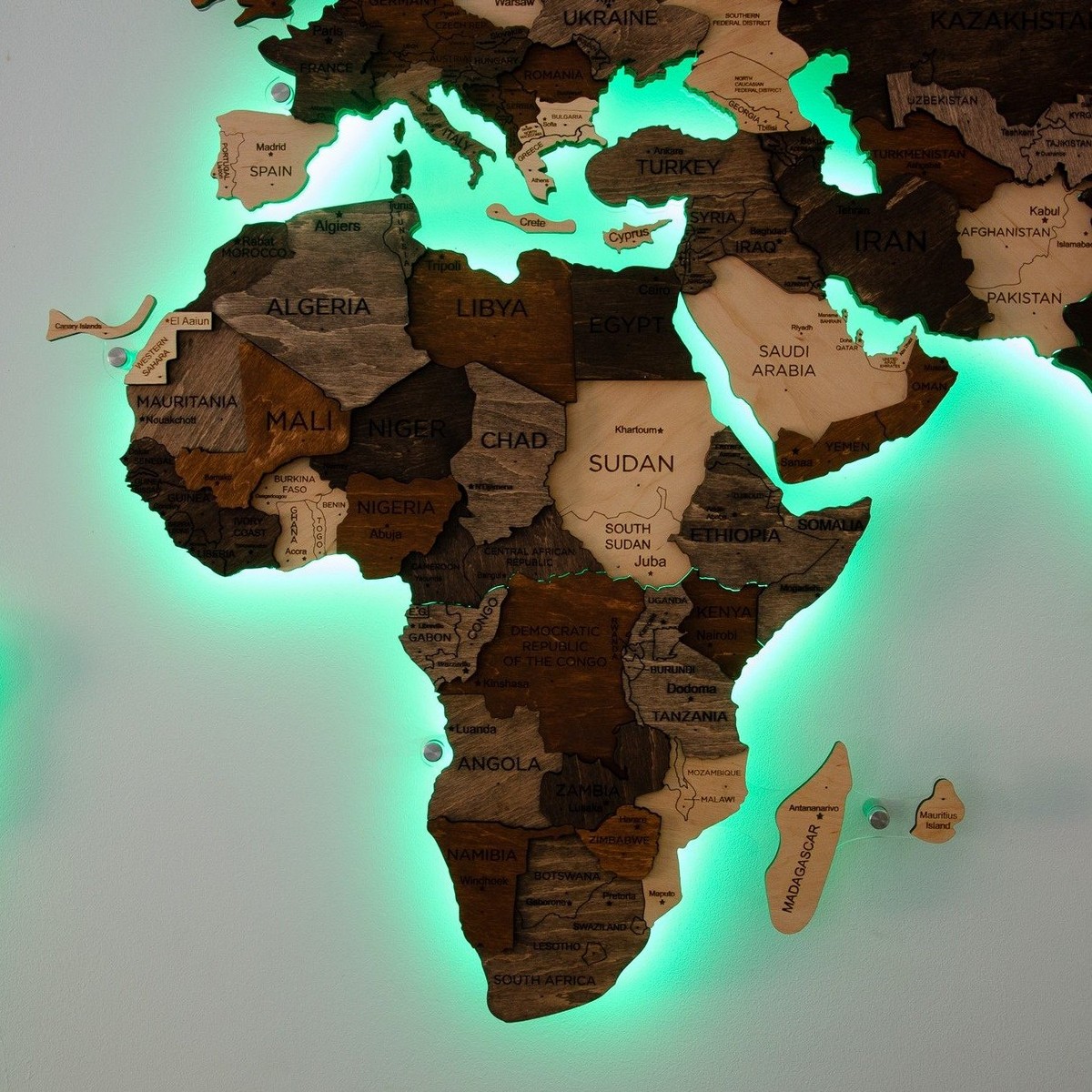 Деревянная карта мира настенная 3D со светодиодной подсветкой RGB - размер200см x 120см